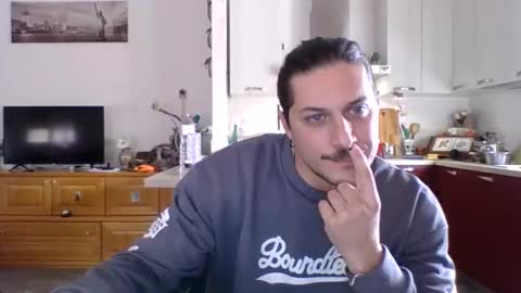 matteushh87 online show from 02/12/25, 09:42