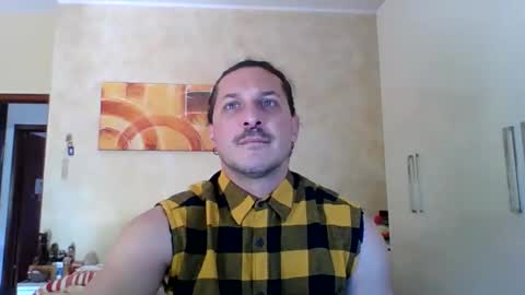 Snapshot of matteushh87 chatting on 04/28/26, 08:30 matteushh87 online show from 04/28/26, 08:30