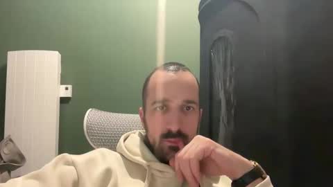 M online show from 12/19/25, 01:23