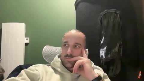 Snapshot of matthias24 chatting on 03/05/26, 01:01 M online show from 03/05/26, 01:01