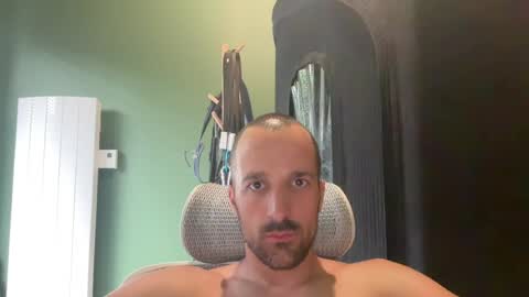 Snapshot of matthias24 chatting on 06/26/26, 01:48 M online show from 06/26/26, 01:48
