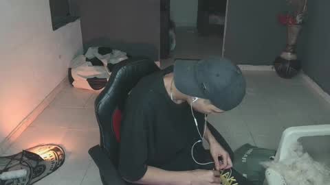 Snapshot of mattias_dantee chatting on 02/19/25, 11:49 mattias online show from 02/19/25, 11:49