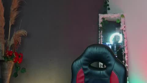 Snapshot of mattias_dantee chatting on 10/21/25, 12:33 mattias online show from 10/21/25, 12:33