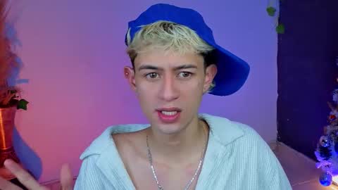 Snapshot of mattias_dantee chatting on 12/15/25, 01:43 mattias online show from 12/15/25, 01:43