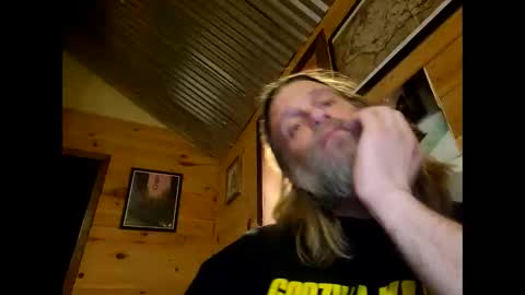 Snapshot of mattman82666 chatting on 01/04/25, 04:01 mattman82666 online show from 01/04/25, 04:01