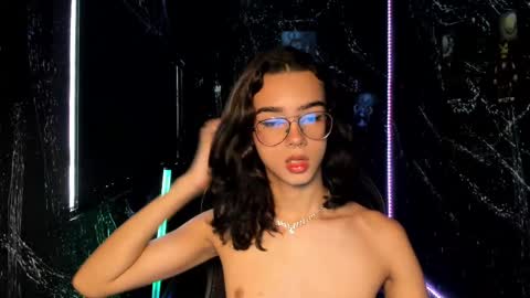 Snapshot of mattthompsonn chatting on 01/28/25, 09:19 Matt online show from 01/28/25, 09:19