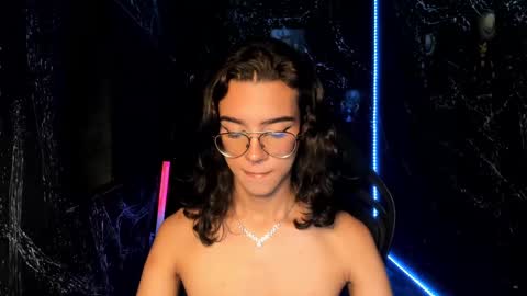 Snapshot of mattthompsonn chatting on 01/29/25, 12:22 Matt online show from 01/29/25, 12:22