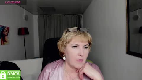 Snapshot of mature_blonde7 chatting on 12/21/24, 08:21 Lana online show from 12/21/24, 08:21