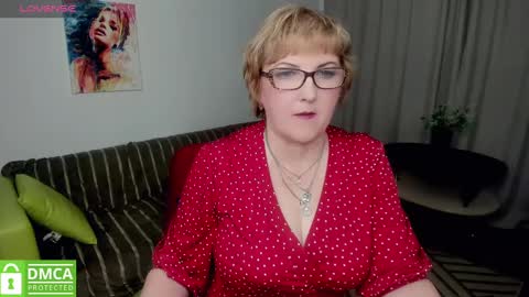 Snapshot of mature_blonde7 chatting on 01/21/25, 01:43 Lana online show from 01/21/25, 01:43