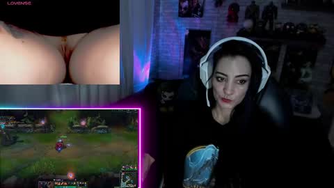 Snapshot of mature_gamer chatting on 09/15/25, 02:17 Nath online show from 09/15/25, 02:17