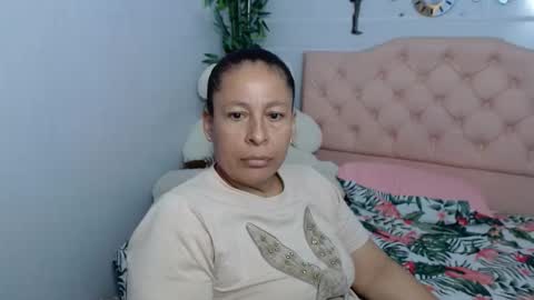 Snapshot of mature_martina_ chatting on 09/26/25, 11:31 Martina online show from 09/26/25, 11:31