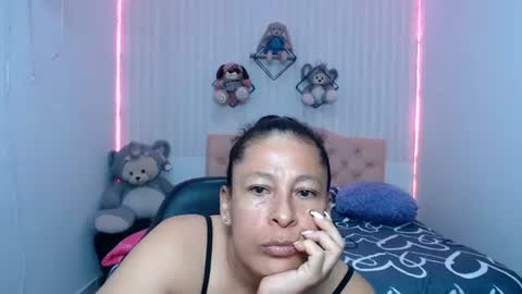 Snapshot of mature_martina_ chatting on 07/25/26, 11:57 Martina online show from 07/25/26, 11:57
