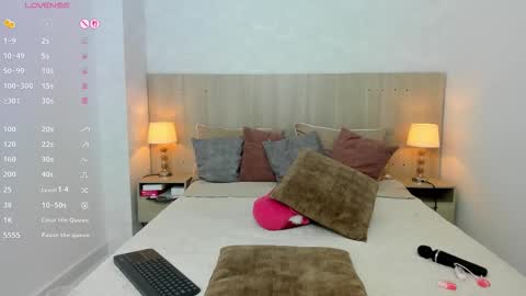 Vayolet Castro online show from 12/04/25, 11:30