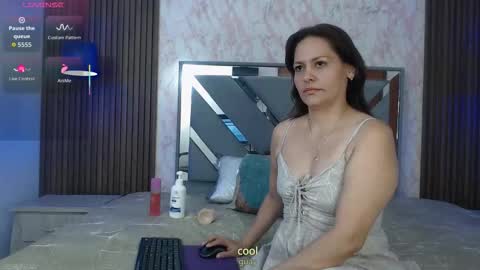 Snapshot of mature_victoriaa chatting on 10/19/25, 12:06 mature_victoriaa online show from 10/19/25, 12:06
