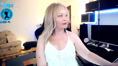 Whitney Lynn online show from 11/10/25, 01:37