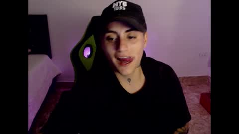 Snapshot of matwfoxx chatting on 01/08/25, 12:38 matwfoxx online show from 01/08/25, 12:38