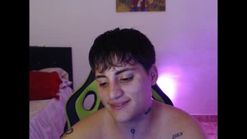 Snapshot of matwfoxx chatting on 02/22/25, 12:05 matwfoxx online show from 02/22/25, 12:05