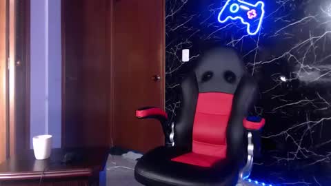 Snapshot of maty_hard chatting on 01/08/25, 09:53 Matias online show from 01/08/25, 09:53