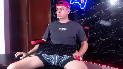 Snapshot of maty_hard chatting on 01/09/25, 01:35 Matias online show from 01/09/25, 01:35