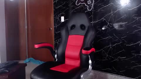 Snapshot of maty_hard chatting on 01/16/25, 09:59 Matias online show from 01/16/25, 09:59