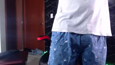 Snapshot of maty_hard chatting on 01/17/25, 10:11 Matias online show from 01/17/25, 10:11