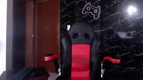 Snapshot of maty_hard chatting on 01/18/25, 11:54 Matias online show from 01/18/25, 11:54