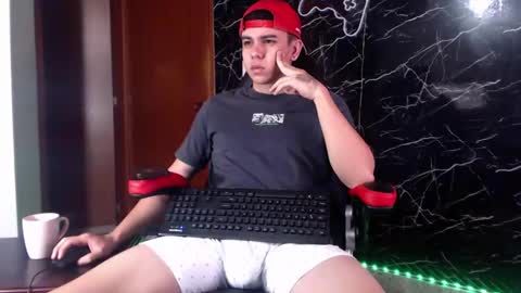 Snapshot of maty_hard chatting on 01/21/25, 10:08 Matias online show from 01/21/25, 10:08