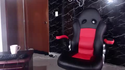 Snapshot of maty_hard chatting on 01/23/25, 09:50 Matias online show from 01/23/25, 09:50