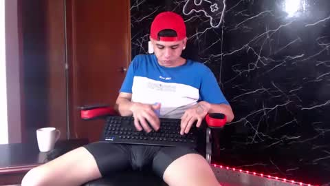 Snapshot of maty_hard chatting on 01/29/25, 11:41 Matias online show from 01/29/25, 11:41