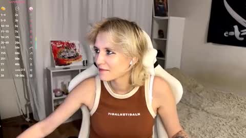 Mia online show from 09/08/25, 04:28