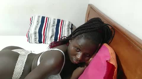 Snapshot of maui_001 chatting on 09/27/25, 08:25 moh online show from 09/27/25, 08:25