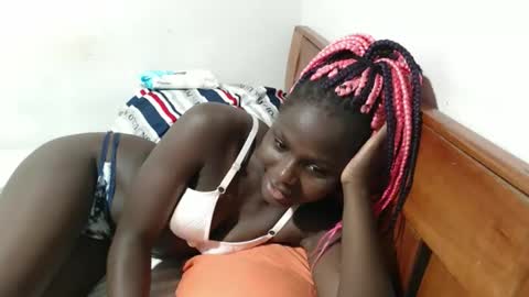 Snapshot of maui_001 chatting on 10/09/25, 09:18 moh online show from 10/09/25, 09:18