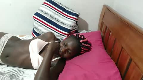 Snapshot of maui_001 chatting on 10/25/25, 08:36 moh online show from 10/25/25, 08:36