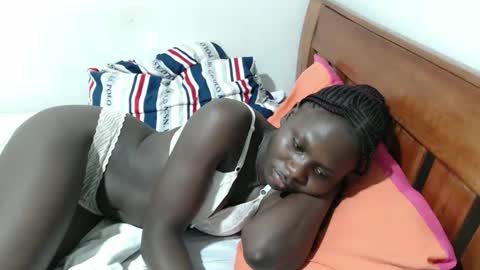 Snapshot of maui_001 chatting on 11/10/25, 11:53 moh online show from 11/10/25, 11:53