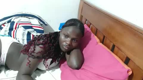 Snapshot of maui_001 chatting on 11/18/25, 07:24 moh online show from 11/18/25, 07:24