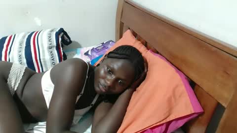 Snapshot of maui_001 chatting on 11/24/25, 04:40 moh online show from 11/24/25, 04:40