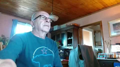 Snapshot of mauriceandre chatting on 12/14/24, 01:59 Maurice online show from 12/14/24, 01:59