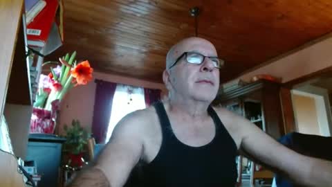 Snapshot of mauriceandre chatting on 01/03/25, 01:47 Maurice online show from 01/03/25, 01:47