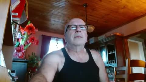 Snapshot of mauriceandre chatting on 01/05/25, 01:04 Maurice online show from 01/05/25, 01:04