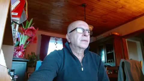 Snapshot of mauriceandre chatting on 01/08/25, 12:26 Maurice online show from 01/08/25, 12:26