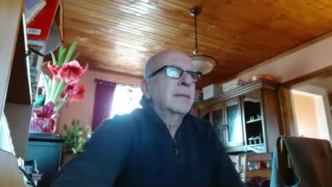Snapshot of mauriceandre chatting on 01/08/25, 03:28 Maurice online show from 01/08/25, 03:28