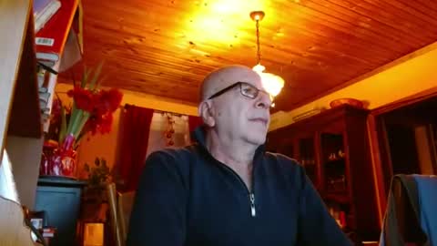 Snapshot of mauriceandre chatting on 01/08/25, 10:16 Maurice online show from 01/08/25, 10:16