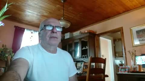 Snapshot of mauriceandre chatting on 02/12/25, 02:32 Maurice online show from 02/12/25, 02:32