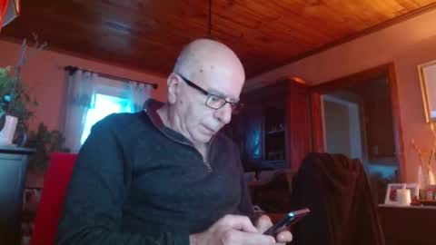 Snapshot of mauriceandre chatting on 02/01/26, 12:15 Maurice online show from 02/01/26, 12:15