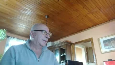 Snapshot of mauriceandre chatting on 03/25/26, 01:28 Maurice online show from 03/25/26, 01:28