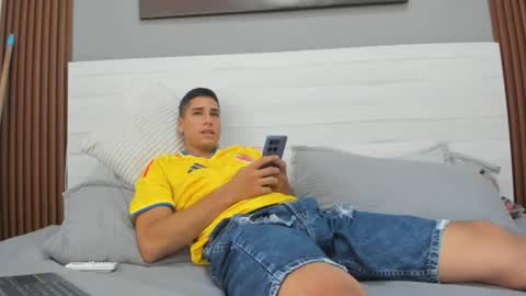 Snapshot of mauro_boy chatting on 06/17/26, 08:43 mauro_boy online show from 06/17/26, 08:43