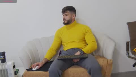 Snapshot of mauro_real_man chatting on 11/12/25, 06:30 mauro_real_man online show from 11/12/25, 06:30