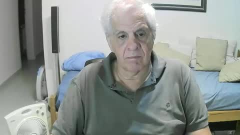 Snapshot of max_2017 chatting on 12/22/25, 03:14 max_2017 online show from 12/22/25, 03:14