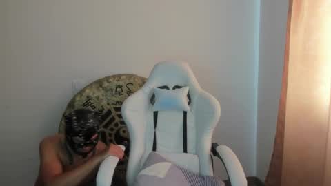 Snapshot of max__b chatting on 03/10/25, 06:12 max__b online show from 03/10/25, 06:12