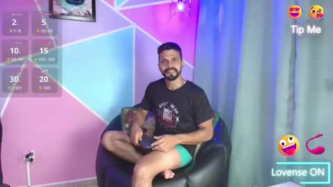 Snapshot of max_ashley_mds chatting on 11/30/25, 01:04 Max Ashley online show from 11/30/25, 01:04